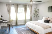 Modern & Serene Home in Midland - Fast WiFi, King Beds, RO, Gazebo, & Firepit - 4-Star