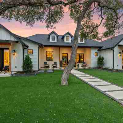 -NEW-Downtown DRIP Pool/Spa/Golf/Pickleball/30Guests Hotel Exterior