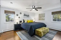 8 Bedrooms, Sleeps 20:  Hot Tub, 20Mins to Denver/Red Rocks - 3つ星