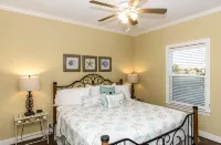 Coastal Class Waterfront - "Your Home Away from Home" - 4 stjerner