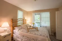 Resort Mountain Home with  Private Hot tub Walk to Pools, Pond WIFI - 3성급