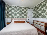 King Bed, Pet Friendly, Main Floor, Walk Downtown Hotels in Chariton
