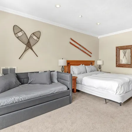 Cozy Private King Suite with Unbeatable Amenities and View in Cedar Breaks Lodge