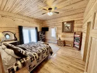 4bd/5ba Luxe Log Cabin - Sunset View of Torch Lake, Hiking Trails, Premier Golf - 5-Star