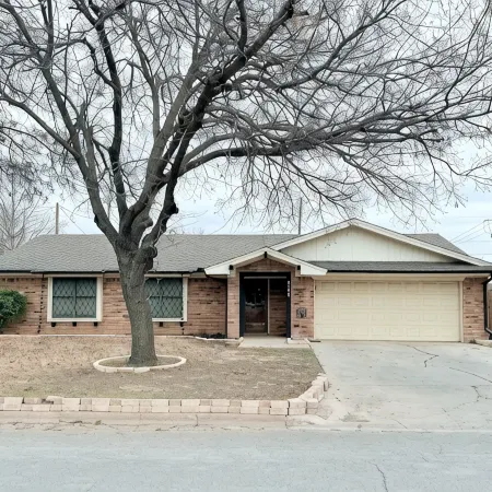 Spacious, Bright & Central Brownwood Home