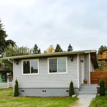 Stay near Point Defiance Park in our charming 1-bedroom cottage