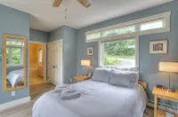 Private Chalet on Saddleback Mountain Ski Resort - Ski In / Ski Out - Hytter