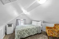 Cottage right on the lake; 2 separate properties available! - 4-Star