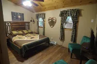 Lake George Diamond Point 3 Bed / 2 Ba two story Cabin - شاليه