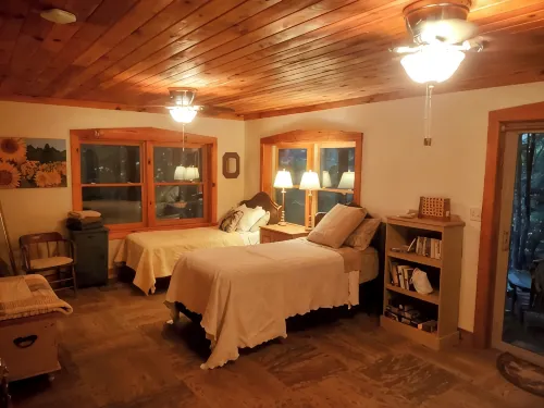 ~River Access InFish, Paddle, Bike, Hike, Pet Friendly, 6 Private Acres~ - Chalets