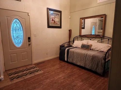 Cozy Lake Front Cottage w/dock, perfect family retreat! - Homestays