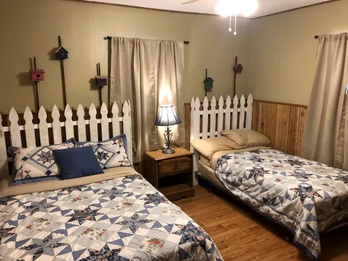 Beautiful Rustic Cabin, ATV Trails, Creek, alcohol & smoke-free environment. - 2-Star