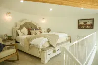 Unique stay in a modern grain bin home 2 miles from the famous hot pools! - Chalets