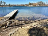 Cozy cabin 25ft off the water! Near shopping, Restaurants, Attractions & Golf! - シャレー