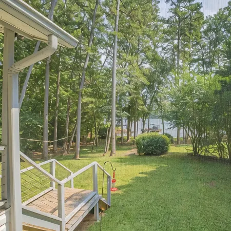 Lake Hartwell - House w/dock, screened in porch and firepit