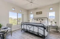GORGEOUS MOUNTAIN  VIEWS FROM EVERY WINDOW AND DOG FRIENDLY, TOO - Wifi