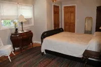 Guilford home -self check in, off-street parking - Wi-Fi