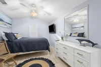 ENTIRE Home, POOL, LANAI/PORCH, Private BAR, MINUTES to Beach, FULLY STOCKED!! - 4-Star