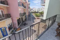 European Village Beach Retreat, minutes from the beach and local attractions! - balcony