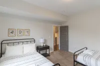 SPACIOUS home with 5 bedrooms, 4 bathrooms - Bungalow