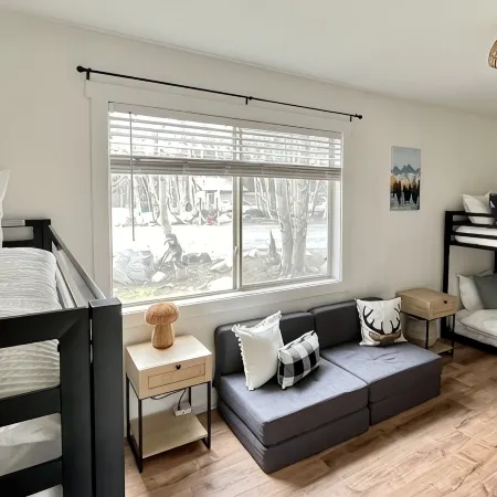 4Br Bright Family Chateau - Near Shuttle & Town