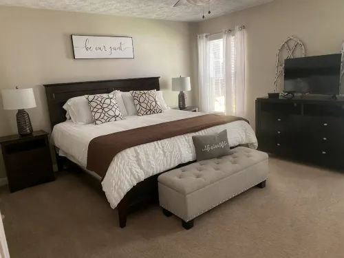 4 bedrooms, Simpsonville, family-friendly, great fenced back yard with fire pit - 2-Star