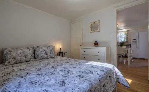 Just blocks from downtown! Cozy 2-bed, 1-bath home - sleeps 4. - 3-Star