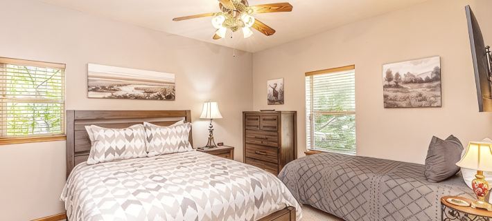 Large, Luxury Condo in Gated Community with Mountain & Golf Course View Ξενοδοχεία στην πόλη Swain County