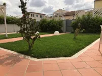 City Garden Guest House - parking