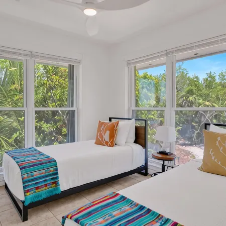 MILLION DOLLAR VIEW very private 4 bedroom resort with pool, pier, kayaks, spa