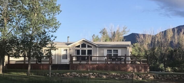 3BR/2BTH on the bank of Yellowstone River Hotels in Gardiner