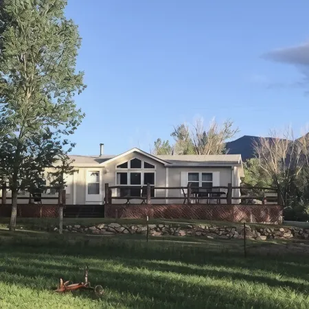 3BR/2BTH on the bank of Yellowstone River