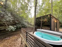 “Glass House1 - Modern Mirror Home w/ Hot-tub - 4 étoiles