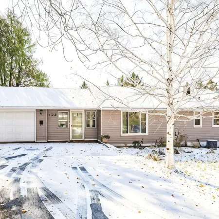 Buffalo Bliss - Near Universities and Natural Areas-Large Deck and Backyard