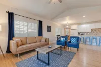 Spacious 1 Level Sisters Home - Walk to Downtown - Boutique
