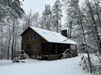 Log Cabin 1.6 Miles from Newfound Lake! Pet Friendly! Sleeps up to 10 - Chalets