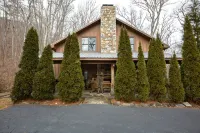 Hot Tub, Fireplaces, Game Room, Rustic Elegance, Private, 10 Miles to Avl. - 木屋