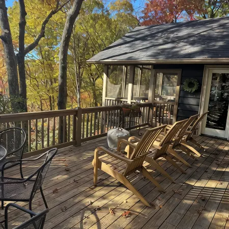 Flat Mountain Estates with long range views and beautiful decor