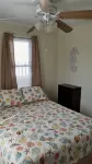 Vintage beach bungalow. Steps to beach! Bring your dog! -  Privatzimmer