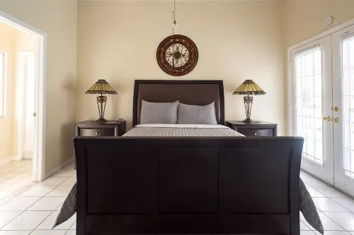 Spacious & amazing lake view with pool. - 2-Star