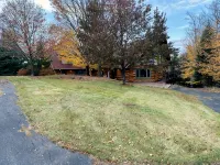 Total privacy, private beach, one of a kind full log home - Chalets