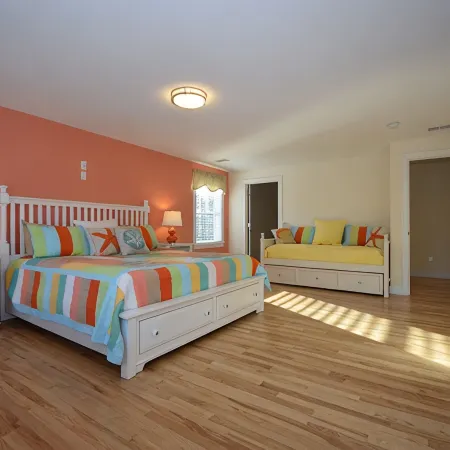 Exceptional Year Round Rental 1/4 Mile To Short Sands Beach & Downtown York