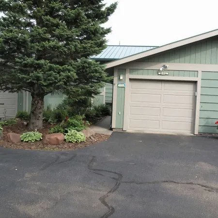 Superior Sanctuary on Lake Superior. Just 6 mi from Lutsen Mountain ski resort!