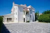 Apartments & Rooms Petra - شرفة