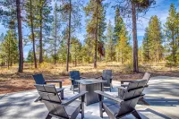 Luxury Sunriver Lodge, 3 King Suites, SHARC Passes, Hot Tub, EV, Sleeps 16! - ブティック