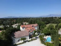 Logis Hotel le Blason de Provence - parking