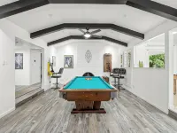 Hot Tub, Game Room - 3 Bed: 2 Bath near Fig Garden Loop! - Holiday bungalows