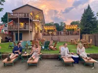 The Sundowner on Lake George - parking