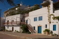 Τhe White Houses Hotels near Makrigialos Beach