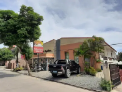 RedDoorz @ Calceta Street Cogon โรงแรมใกล้St. Joseph The Worker Cathedral